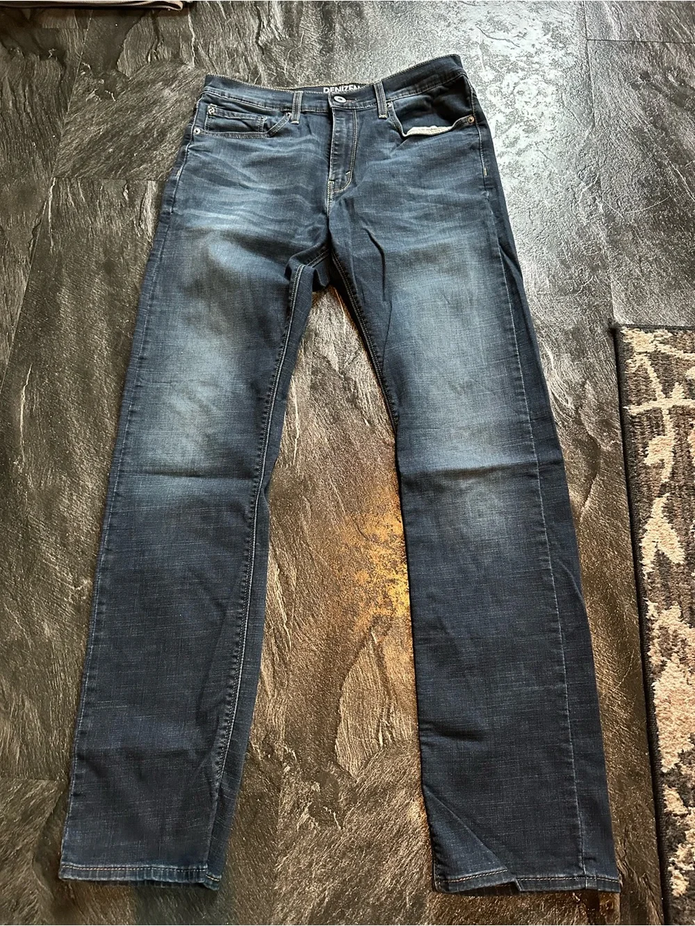Levi's Slim Straight Men's Jeans in Dark Blue Denim